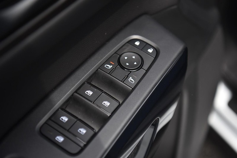 Nissan Pathfinder Vehicle Image 09