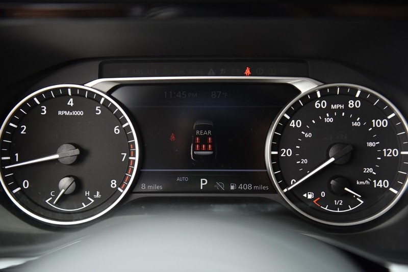 Nissan Pathfinder Vehicle Image 12