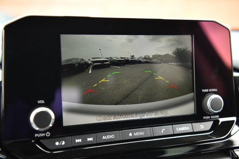 Nissan Pathfinder Vehicle Image 13
