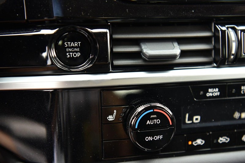 Nissan Pathfinder Vehicle Image 15