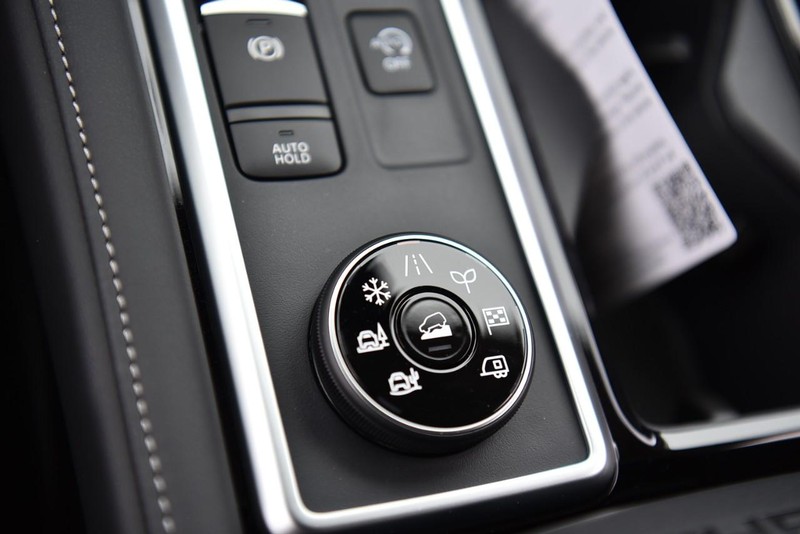 Nissan Pathfinder Vehicle Image 18