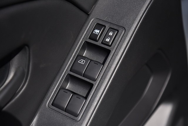 Nissan Frontier Vehicle Image 10
