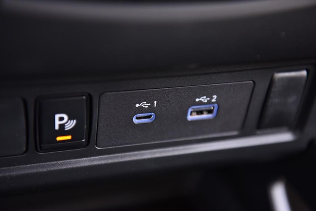 Nissan Frontier Vehicle Image 17