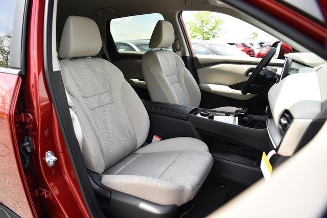 Nissan Rogue Vehicle Image 20