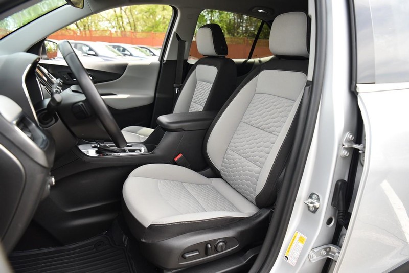 Chevrolet Equinox Vehicle Image 21