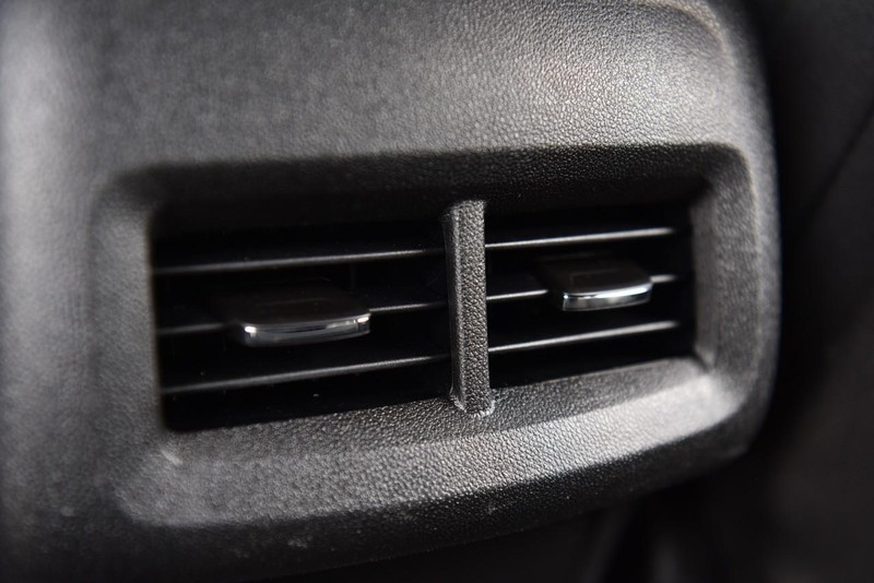 Chevrolet Equinox Vehicle Image 24