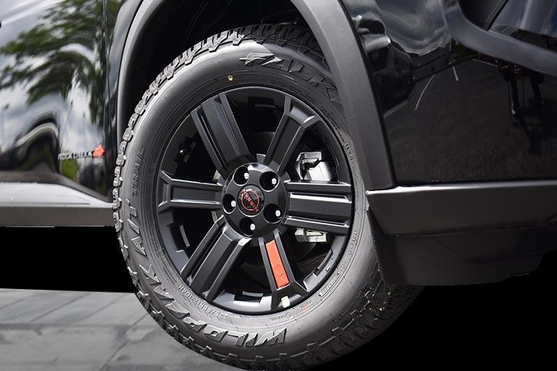 Nissan Rogue Vehicle Image 03