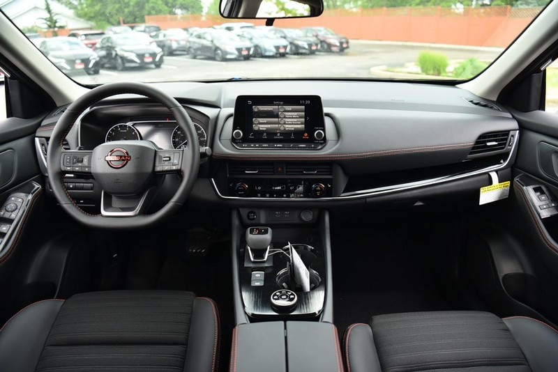 Nissan Rogue Vehicle Image 08