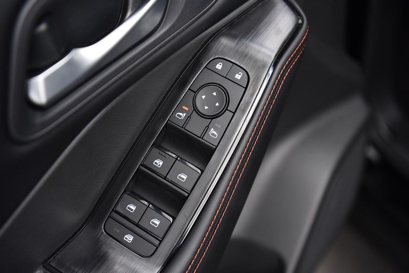 Nissan Rogue Vehicle Image 09