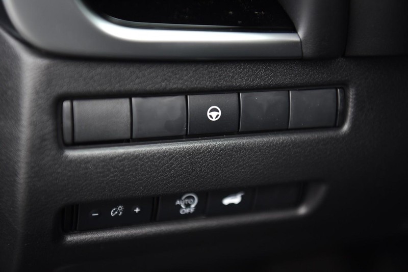 Nissan Rogue Vehicle Image 11
