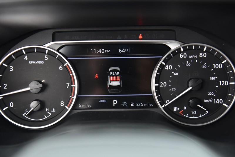 Nissan Rogue Vehicle Image 12