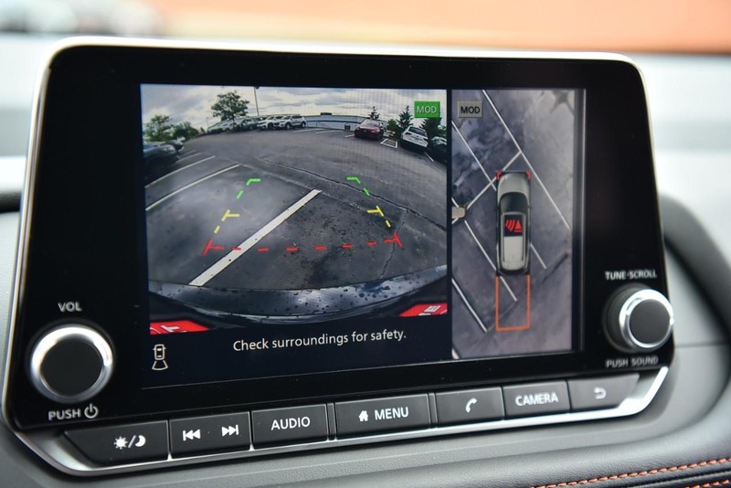 Nissan Rogue Vehicle Image 13
