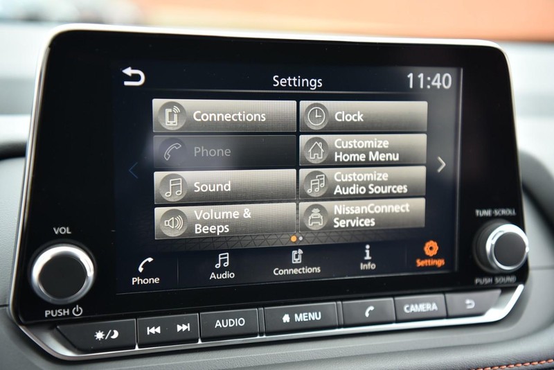 Nissan Rogue Vehicle Image 14