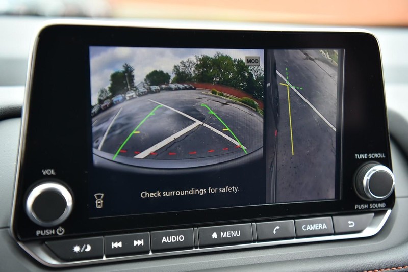 Nissan Rogue Vehicle Image 15