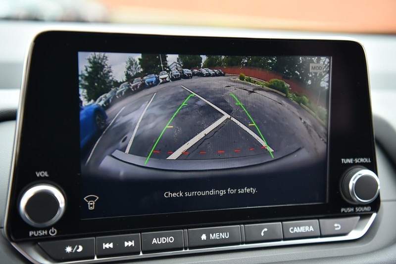 Nissan Rogue Vehicle Image 16