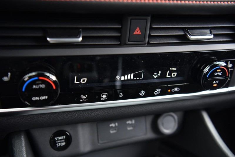 Nissan Rogue Vehicle Image 17