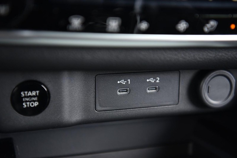 Nissan Rogue Vehicle Image 18