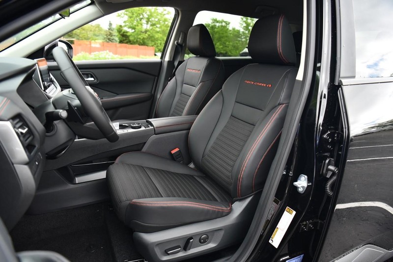 Nissan Rogue Vehicle Image 21