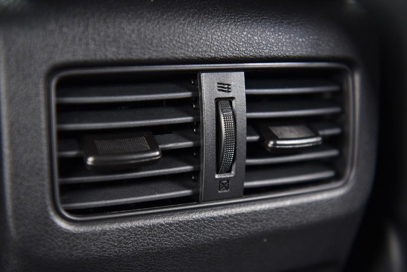 Nissan Rogue Vehicle Image 24