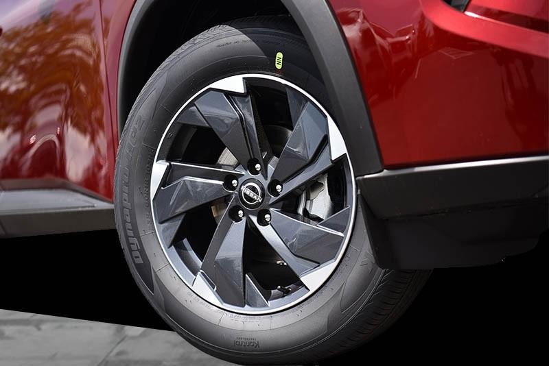 Nissan Rogue Vehicle Image 03