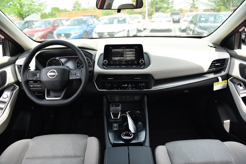 Nissan Rogue Vehicle Image 08