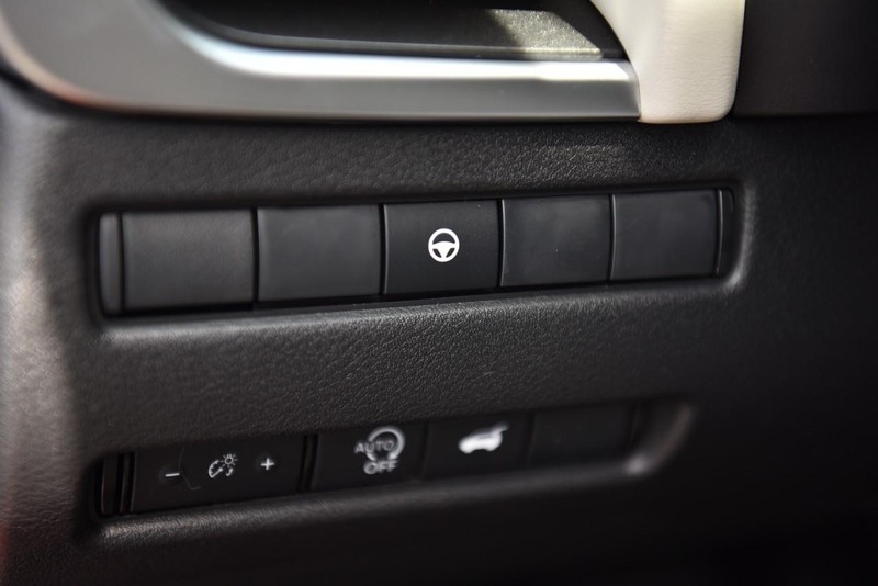 Nissan Rogue Vehicle Image 11
