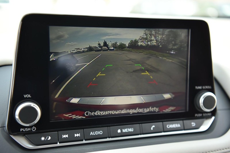 Nissan Rogue Vehicle Image 13