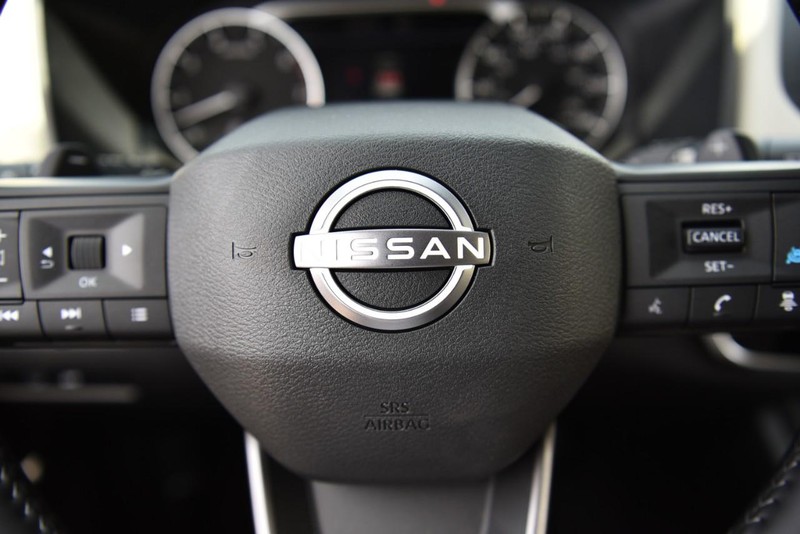 Nissan Rogue Vehicle Image 18