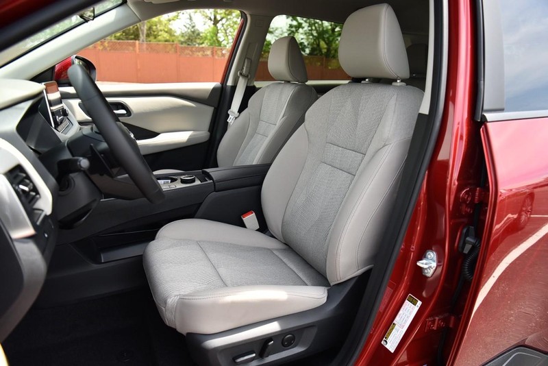 Nissan Rogue Vehicle Image 19