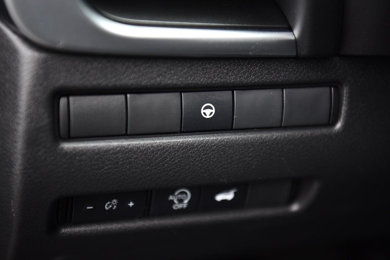 Nissan Rogue Vehicle Image 11