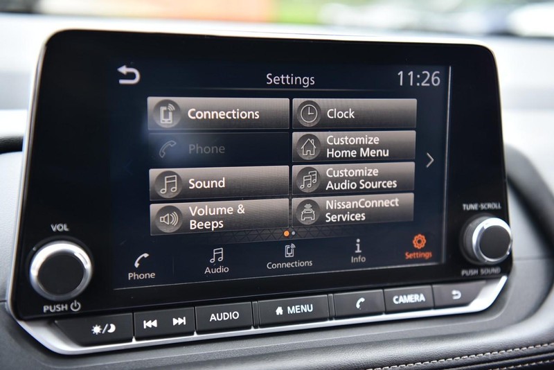 Nissan Rogue Vehicle Image 14