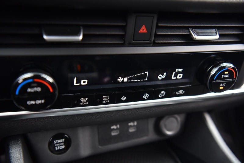 Nissan Rogue Vehicle Image 15