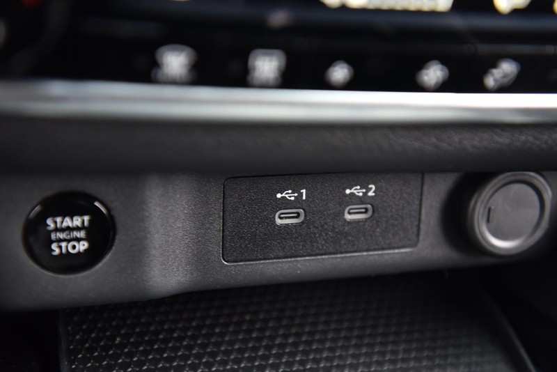 Nissan Rogue Vehicle Image 16