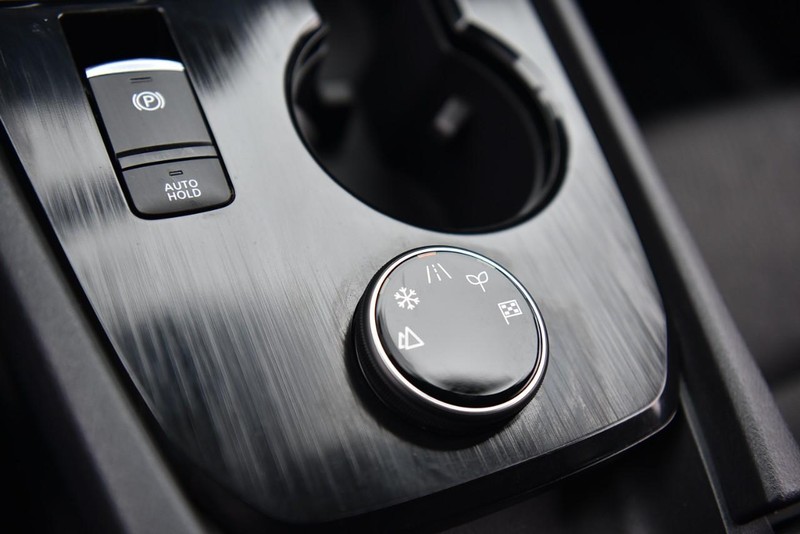 Nissan Rogue Vehicle Image 17