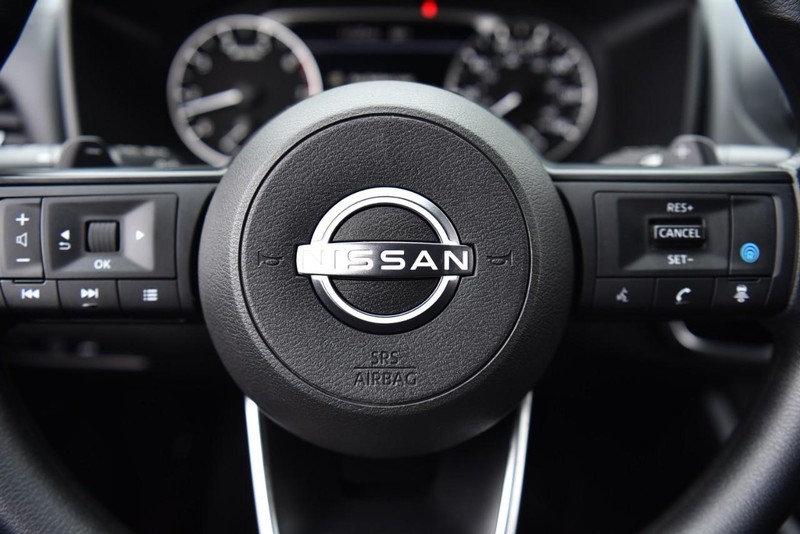 Nissan Rogue Vehicle Image 18