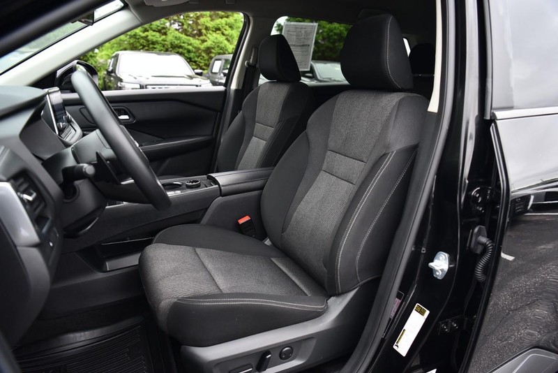 Nissan Rogue Vehicle Image 19