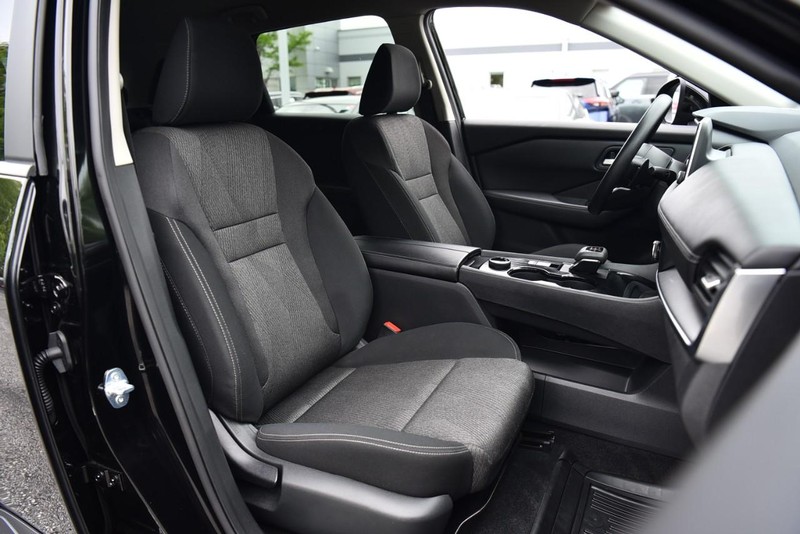 Nissan Rogue Vehicle Image 20