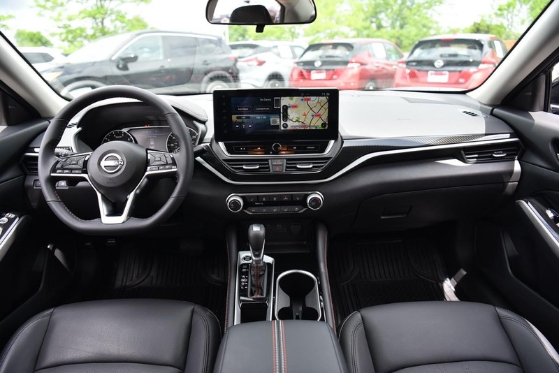 Nissan Altima Vehicle Image 08