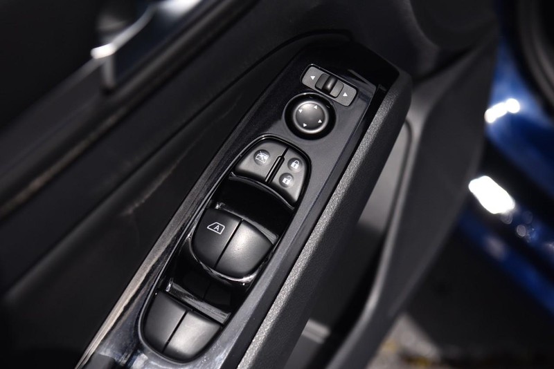 Nissan Altima Vehicle Image 09