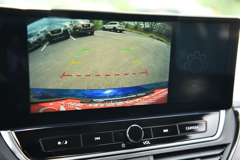 Nissan Altima Vehicle Image 13