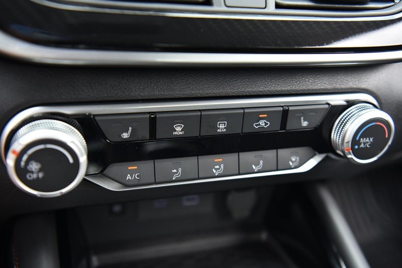Nissan Altima Vehicle Image 15
