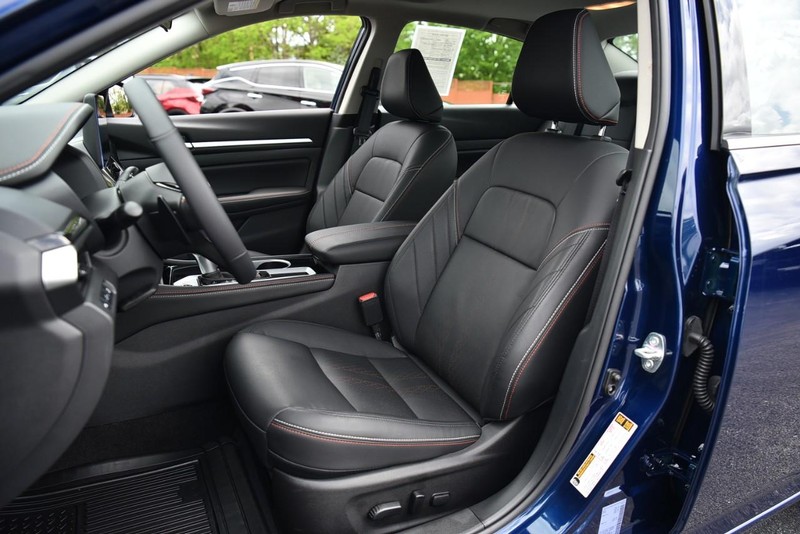 Nissan Altima Vehicle Image 19