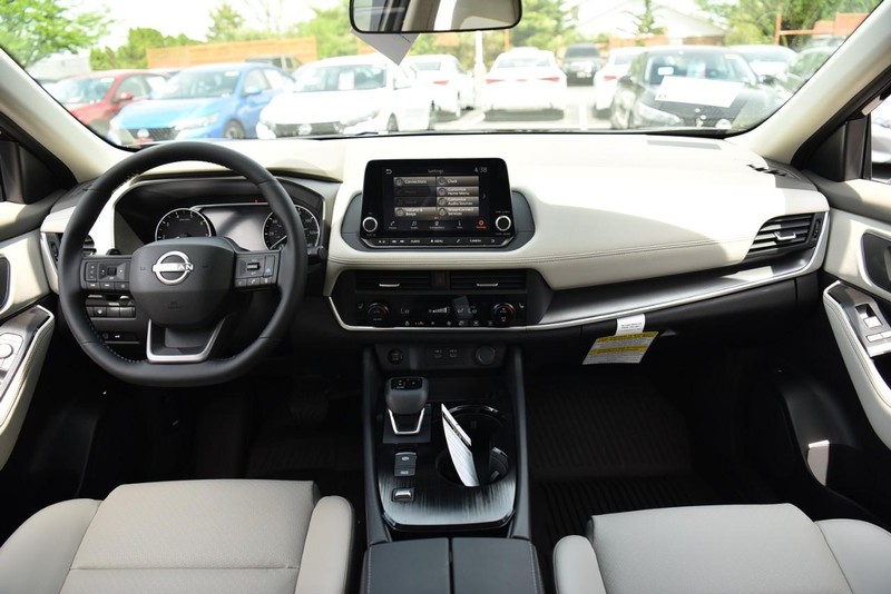 Nissan Rogue Vehicle Image 08