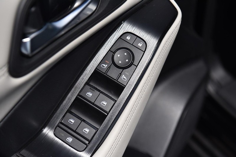 Nissan Rogue Vehicle Image 09
