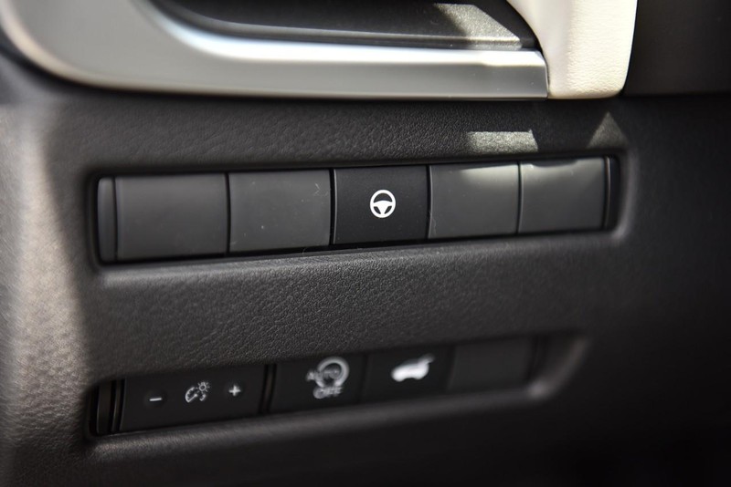 Nissan Rogue Vehicle Image 11