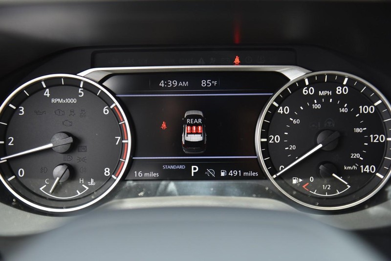 Nissan Rogue Vehicle Image 12