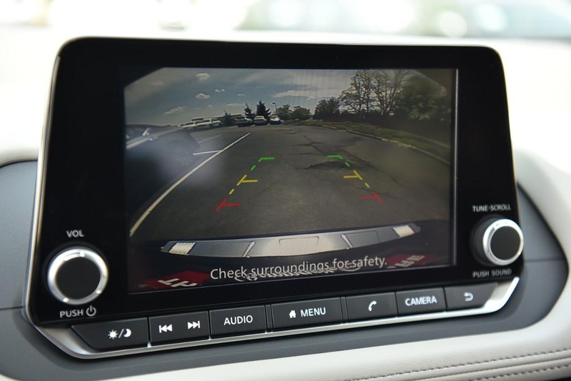 Nissan Rogue Vehicle Image 13
