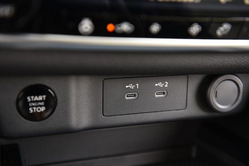 Nissan Rogue Vehicle Image 16