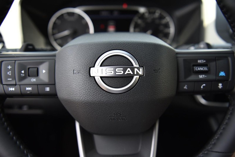 Nissan Rogue Vehicle Image 18