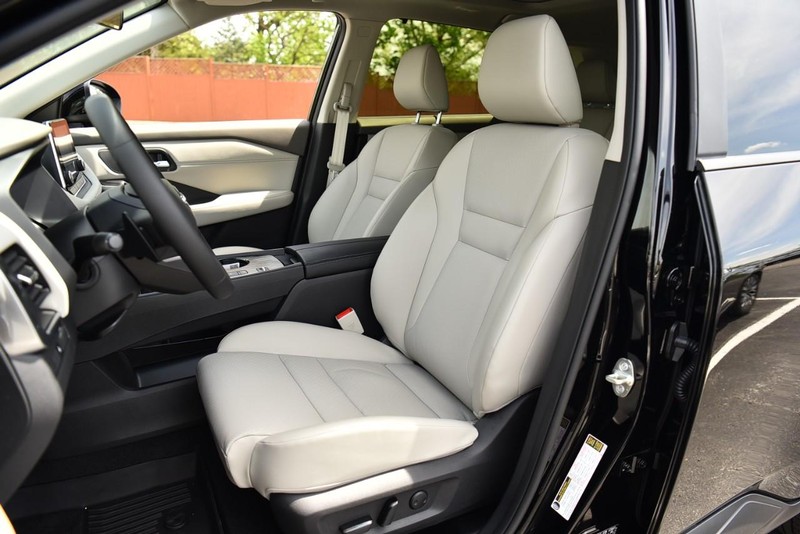 Nissan Rogue Vehicle Image 19